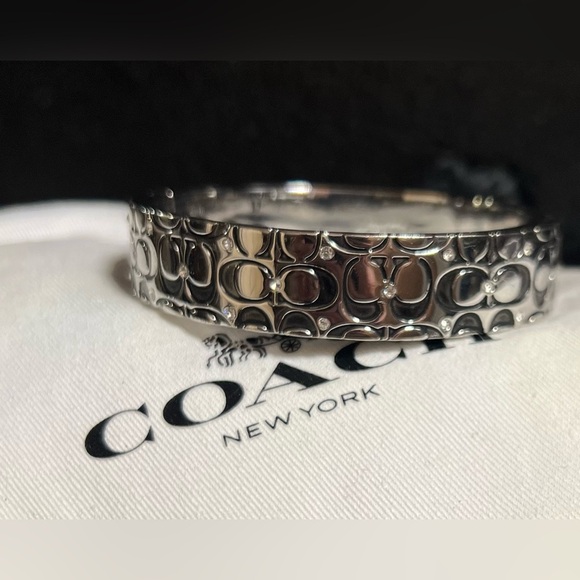 🔥🔥NWOT- AUTHENTIC-COACH-Silver-Tone Crystal Quilted C Bangle Bracelet🔥🔥 - Picture 3 of 14